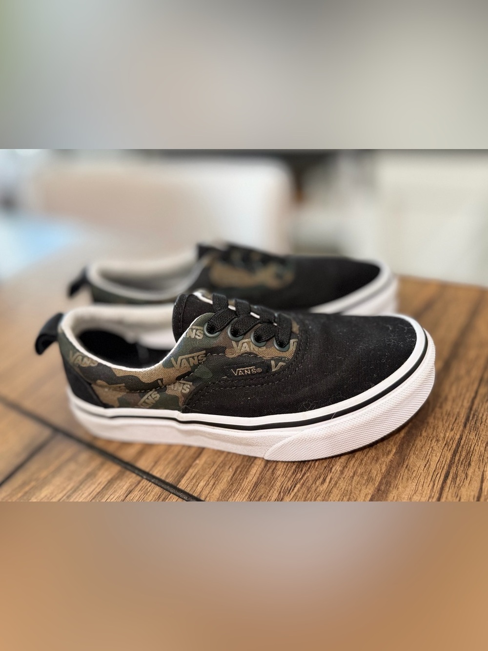 Vans Kids' Black & Camo Low-Top Skate Shoes size 13.5 - Picture 2 of 10